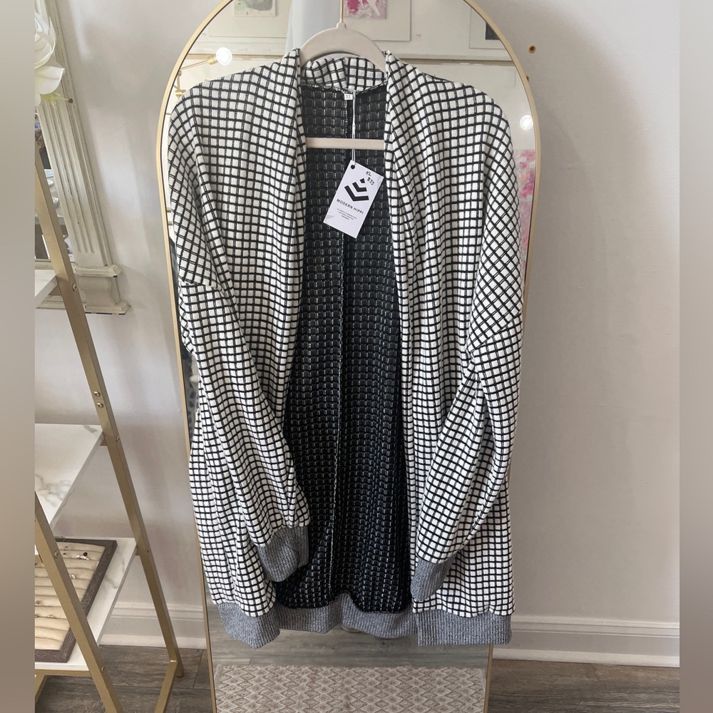 XL black, white, and grey grid patterned cardigan